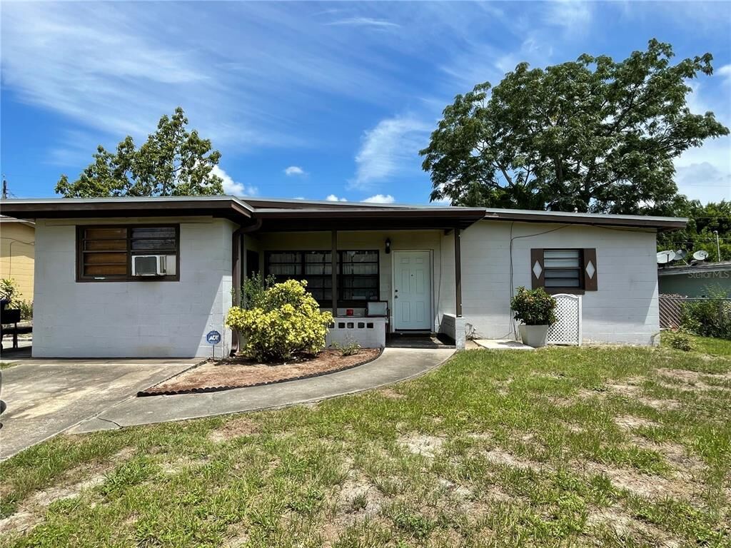 Property Photo:  6213 W Livingston Street  FL 32835 