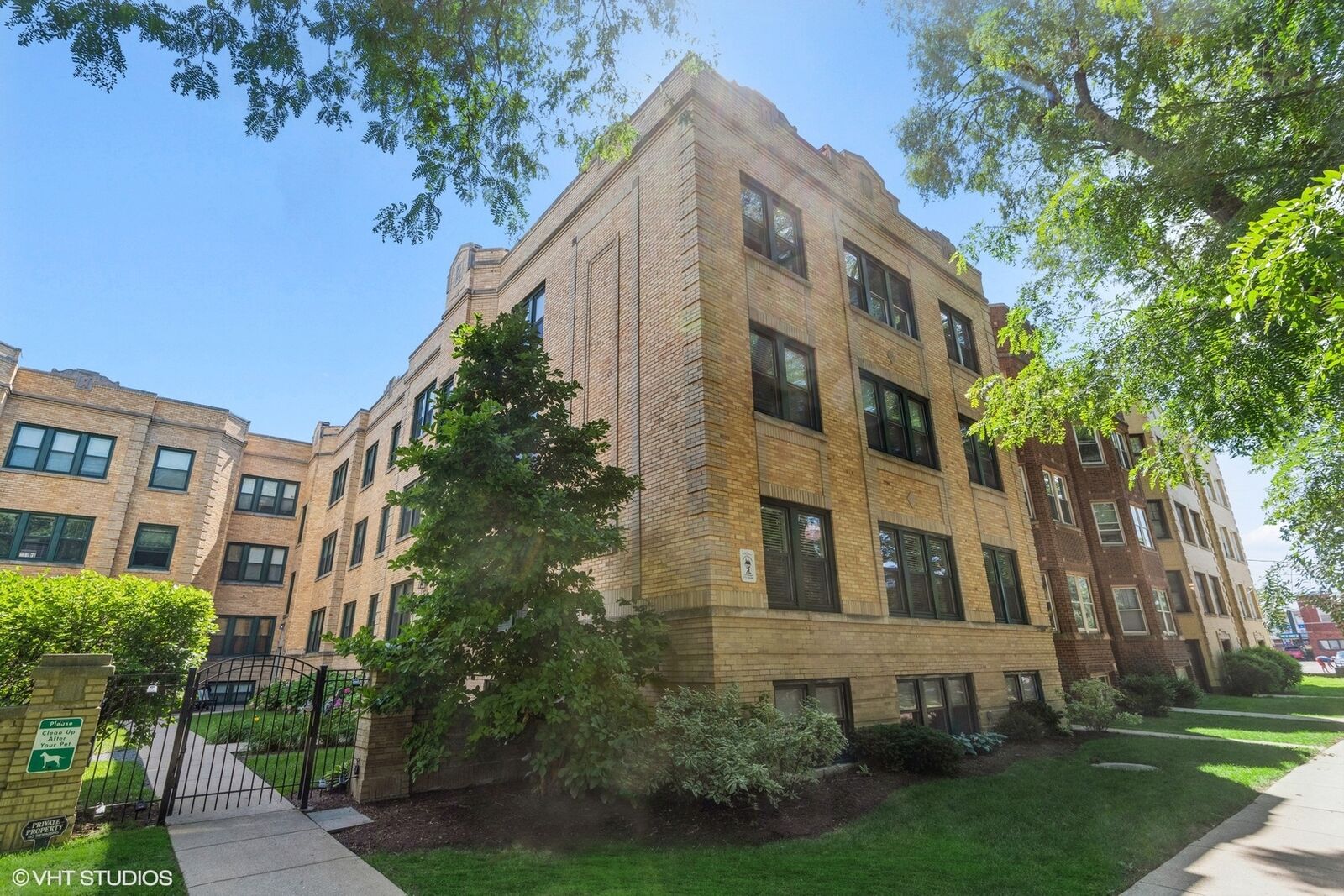 Property Photo: 4025 N Mozart Street 1 IL 60618