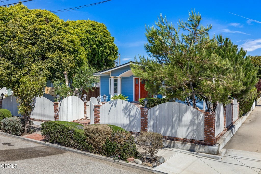 Property Photo:  138 S Santa Rosa Street  CA 93001 