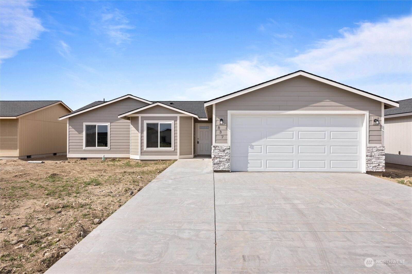 Property Photo:  837 E Cascade Street  WA 99344 