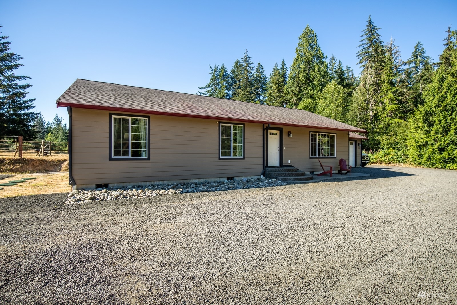 Property Photo:  470 E Greenview Lane  WA 98584 