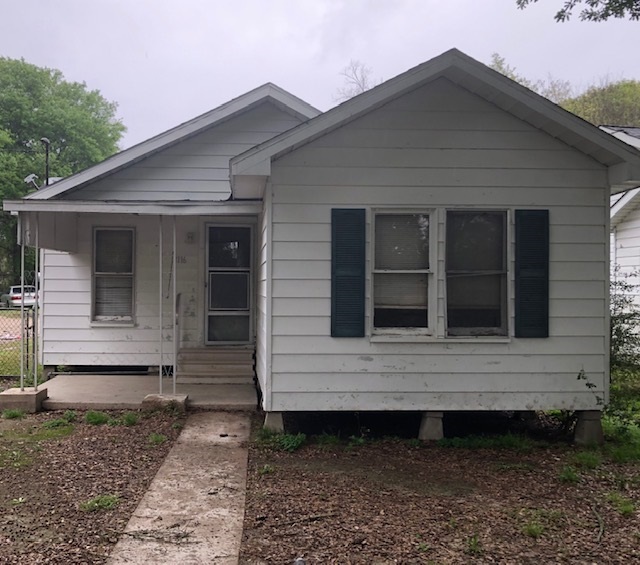 Property Photo: 2116 Crockett TX 77630
