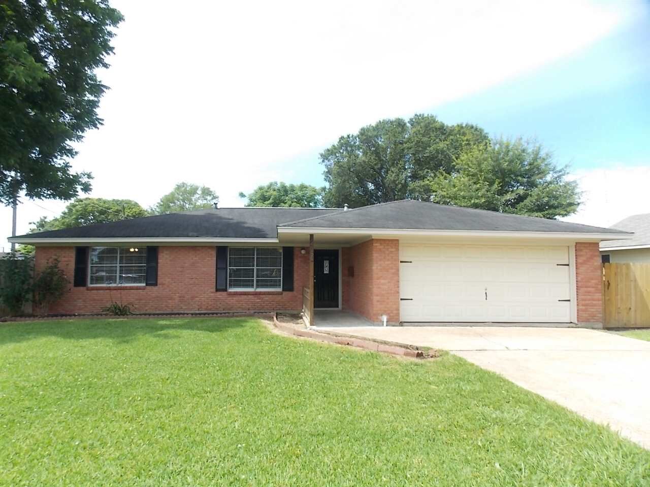 Property Photo: 207 N 9th Street TX 77627