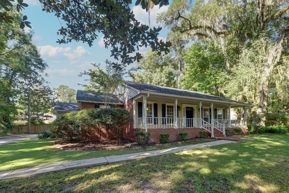 Property Photo: 2427 Lancelot Drive FL 32309