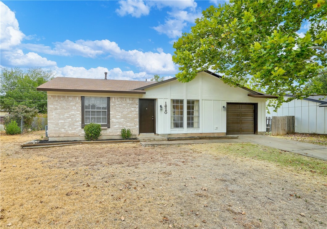 Property Photo:  1620 Parkside Circle  TX 78664 