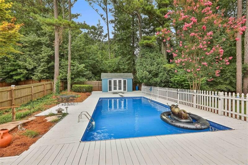 Property Photo: 4809 Burlington Court NW GA 30102