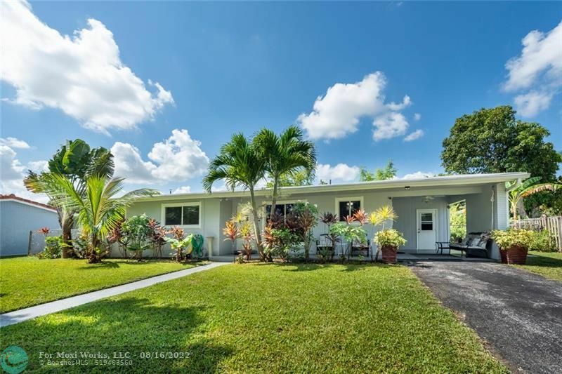 Property Photo:  1025 W Country Club Cir  FL 33317 