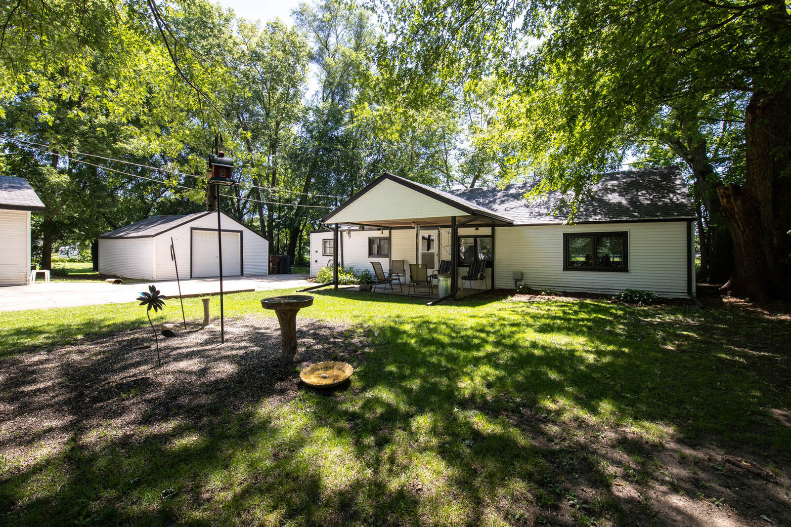 Property Photo:  
