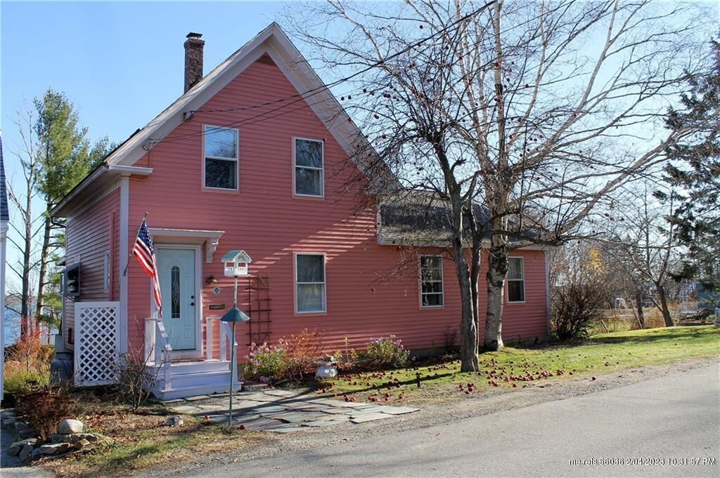 Property Photo:  6 Cottage Street  ME 04915 
