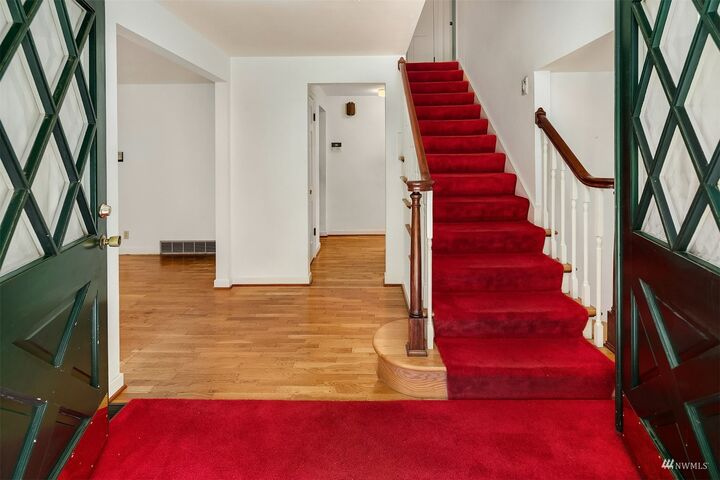 Property Photo: 4215 NE 205th Street WA 98155