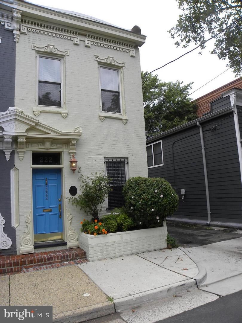 Property Photo:  222 Patrick Street N  VA 22314 