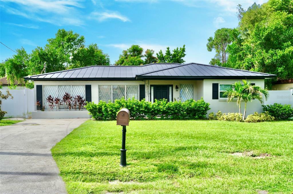 Property Photo:  3210 W Cordelia Street  FL 33607 