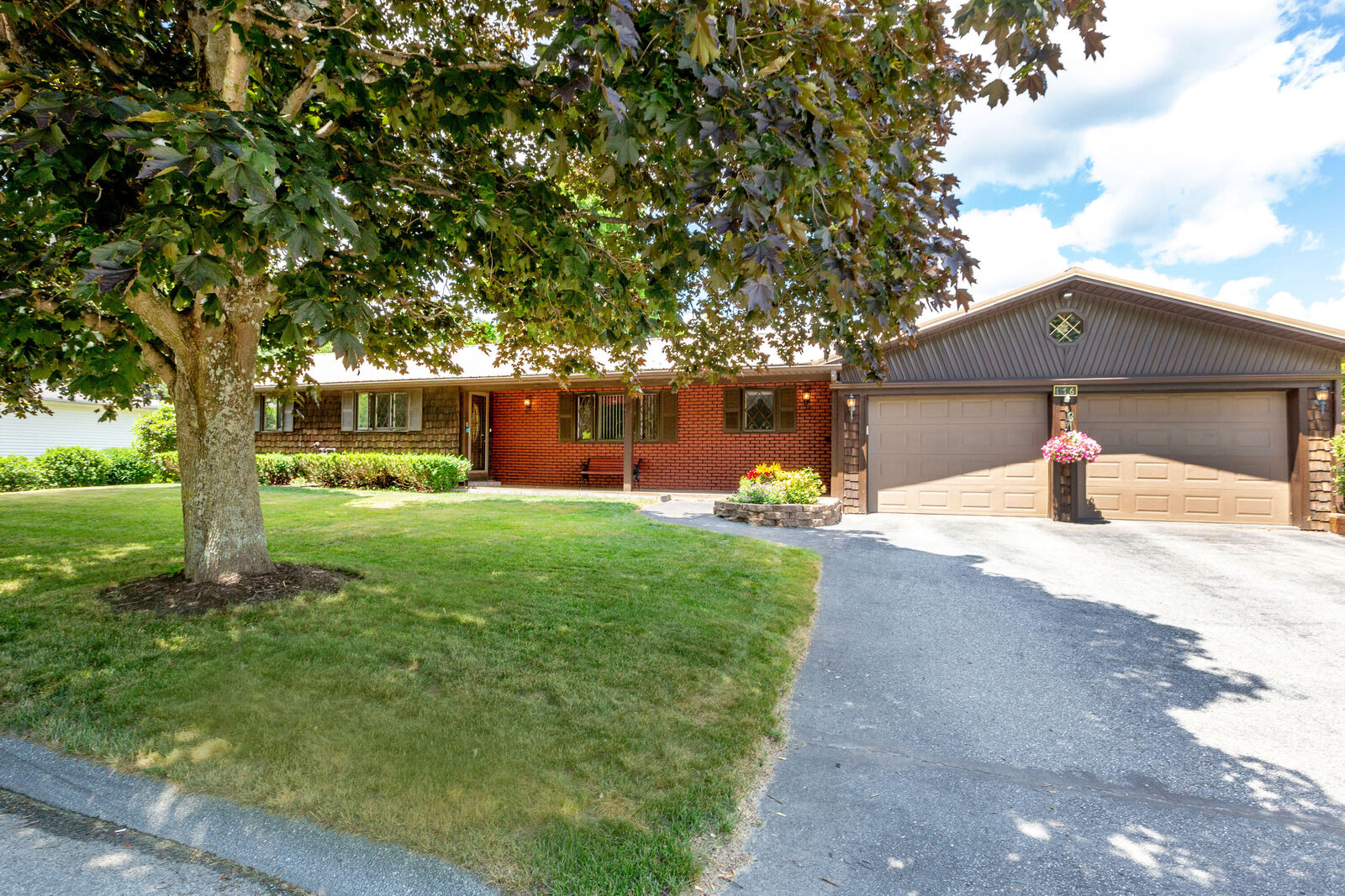 Property Photo: 176 Pond Road ME 04240