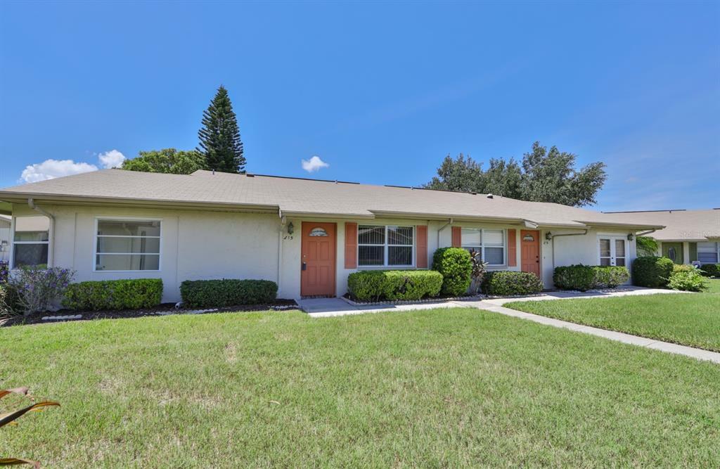 Property Photo:  1906 Canterbury Lane 15  FL 33573 