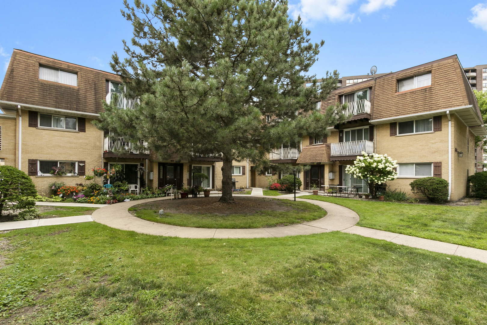 Property Photo:  8559 W Rascher Avenue 2N  IL 60656 