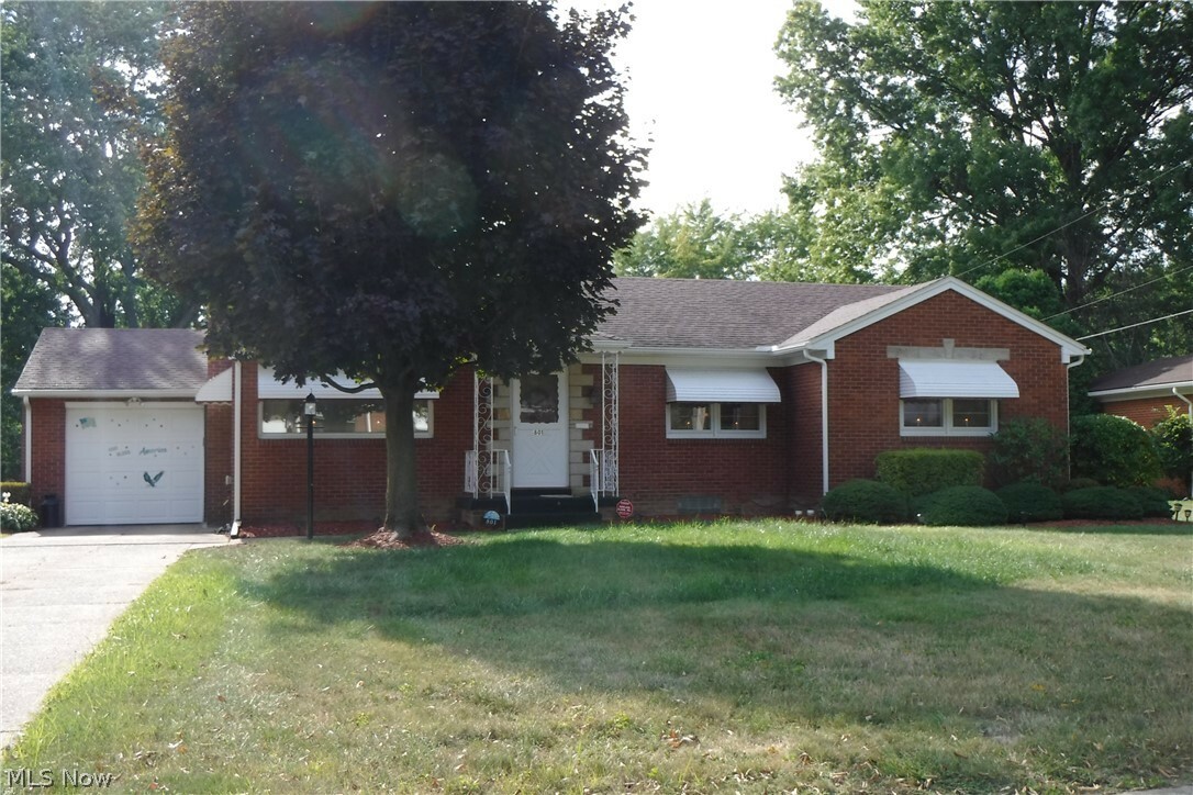 801 Roselawn Drive NE  Warren OH 44483 photo