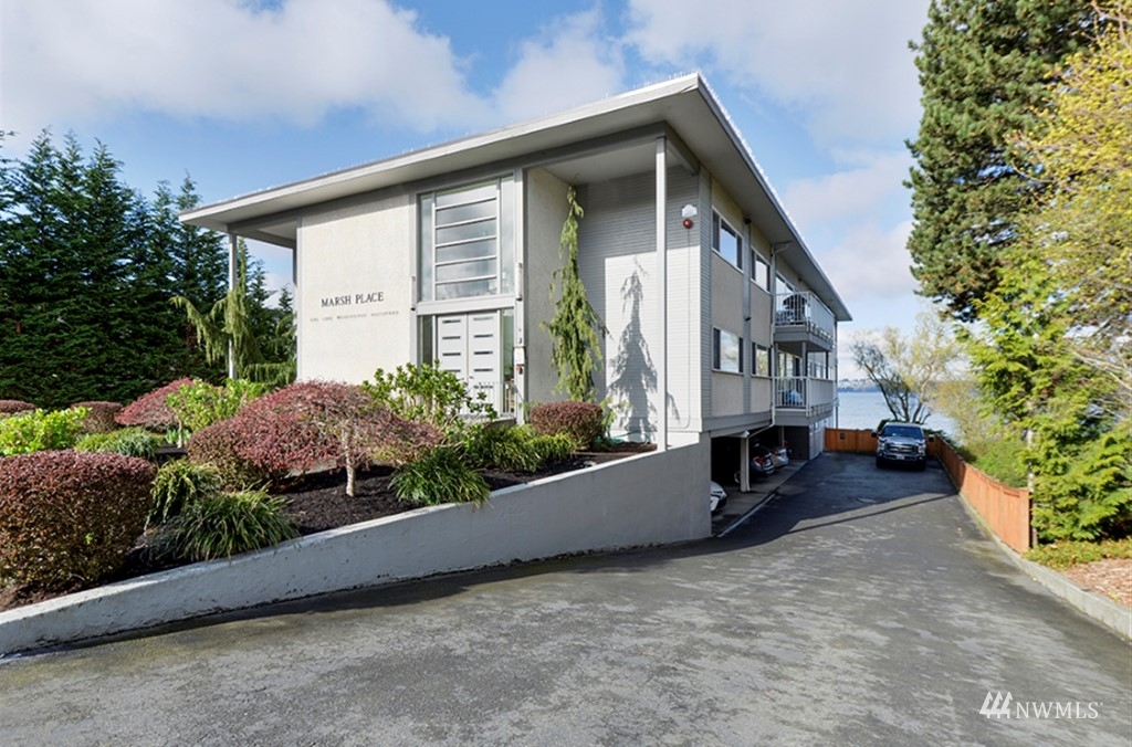 Property Photo: 6501 Lake Washington Boulevard NE 203 WA 98033