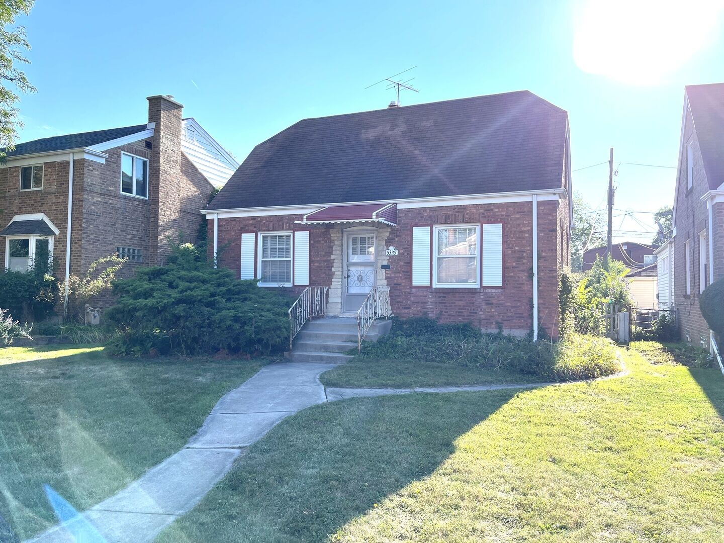 Property Photo: 5325 N Olcott Avenue IL 60656