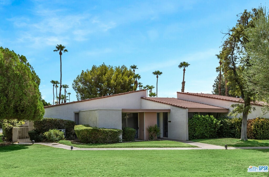 Property Photo:  2527 N Whitewater Club Drive B  CA 92262 