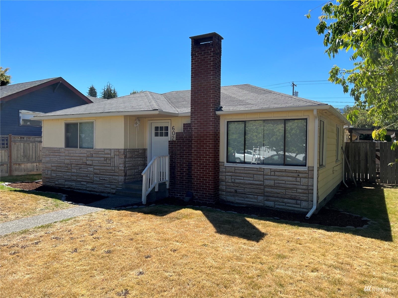 Property Photo:  602 E 4th Street  WA 98362 