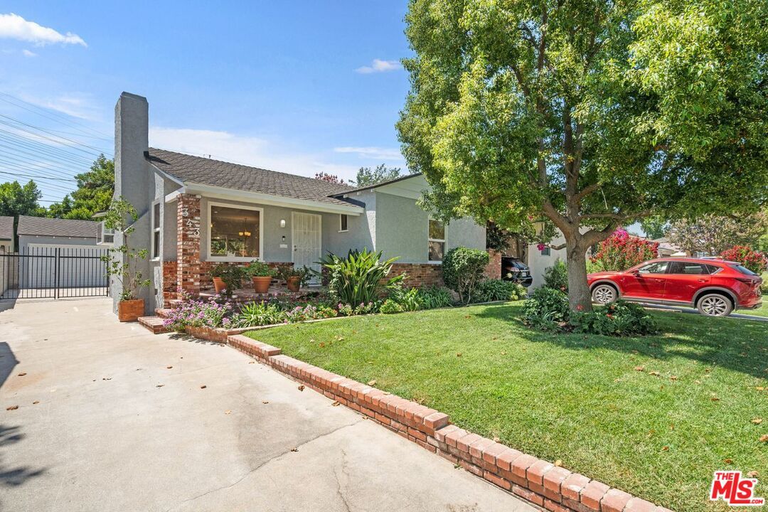 Property Photo: 343 N Ontario St CA 91505