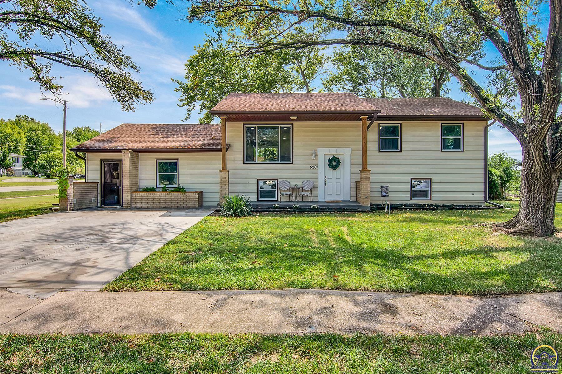 Property Photo:  5201 SW 32nd Ter  KS 66614 