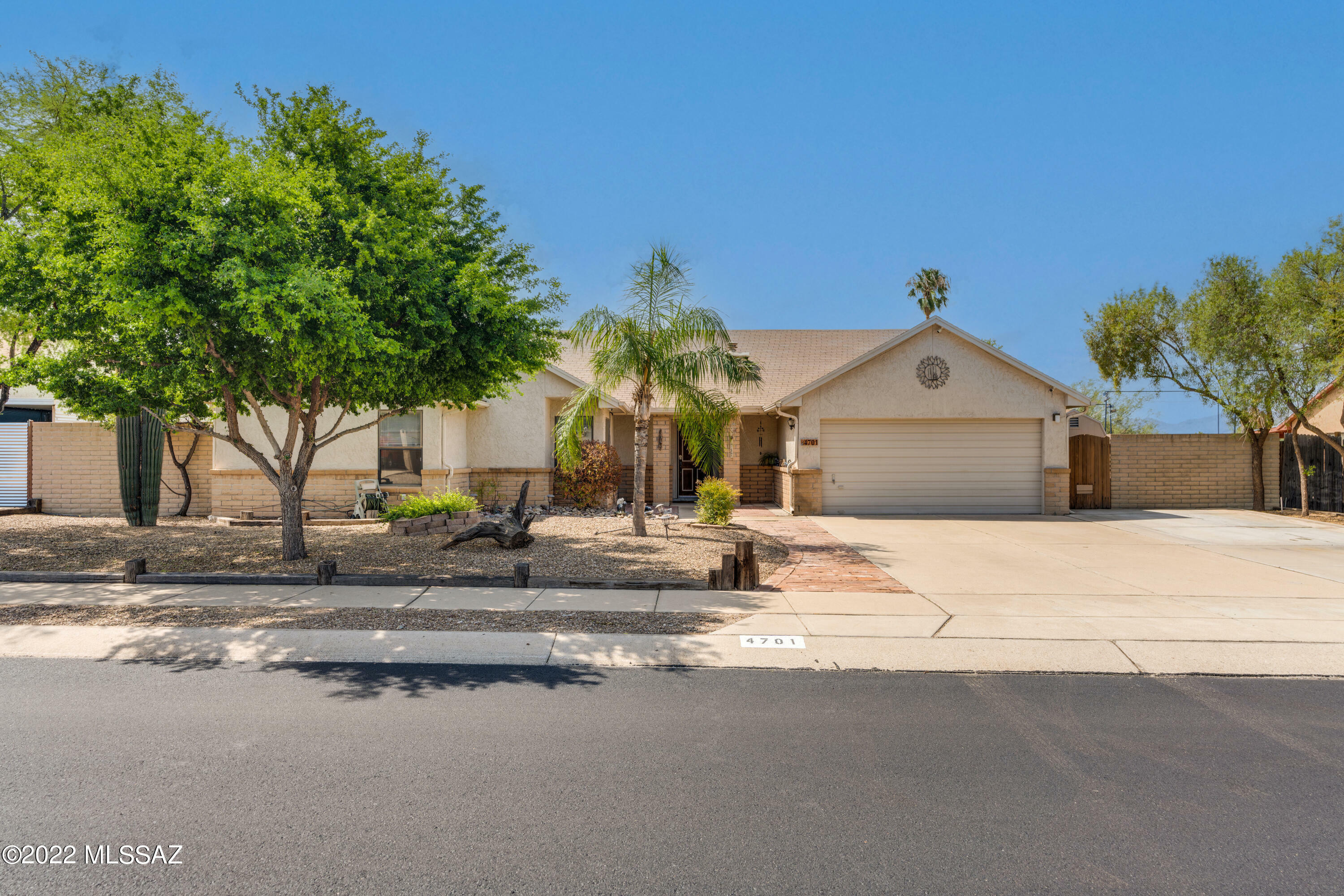 Property Photo:  4701 W Condor Drive  AZ 85742 