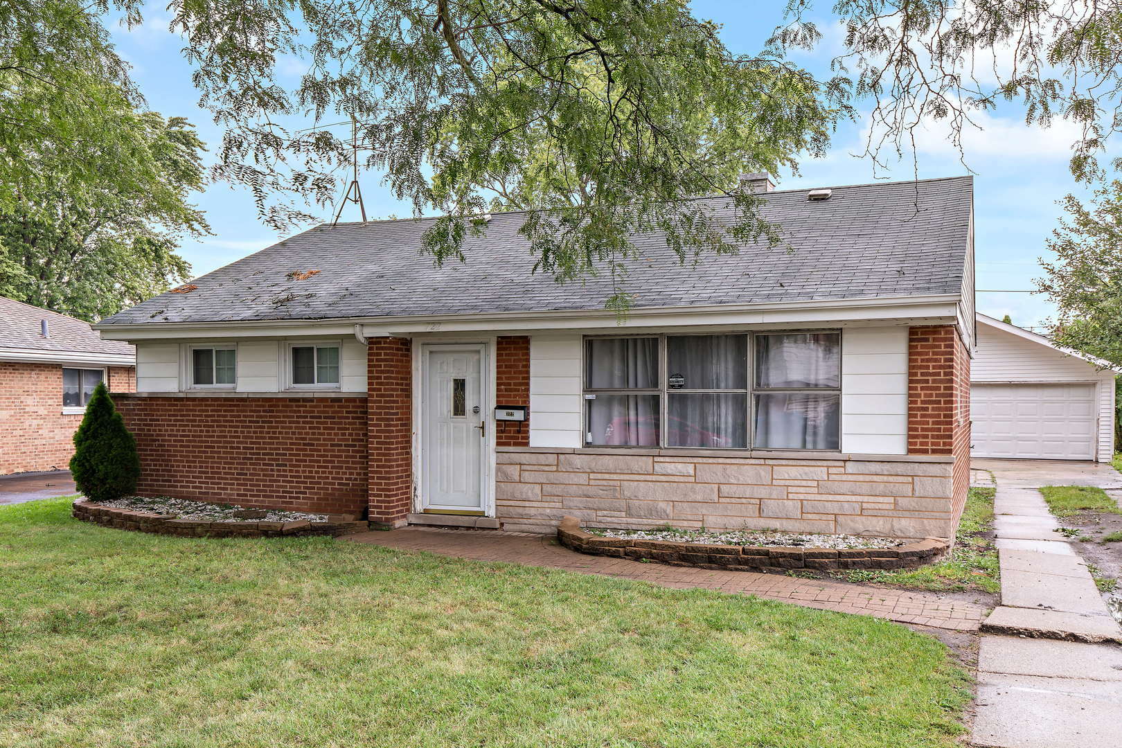 Property Photo:  722 E 155th Street  IL 60473 