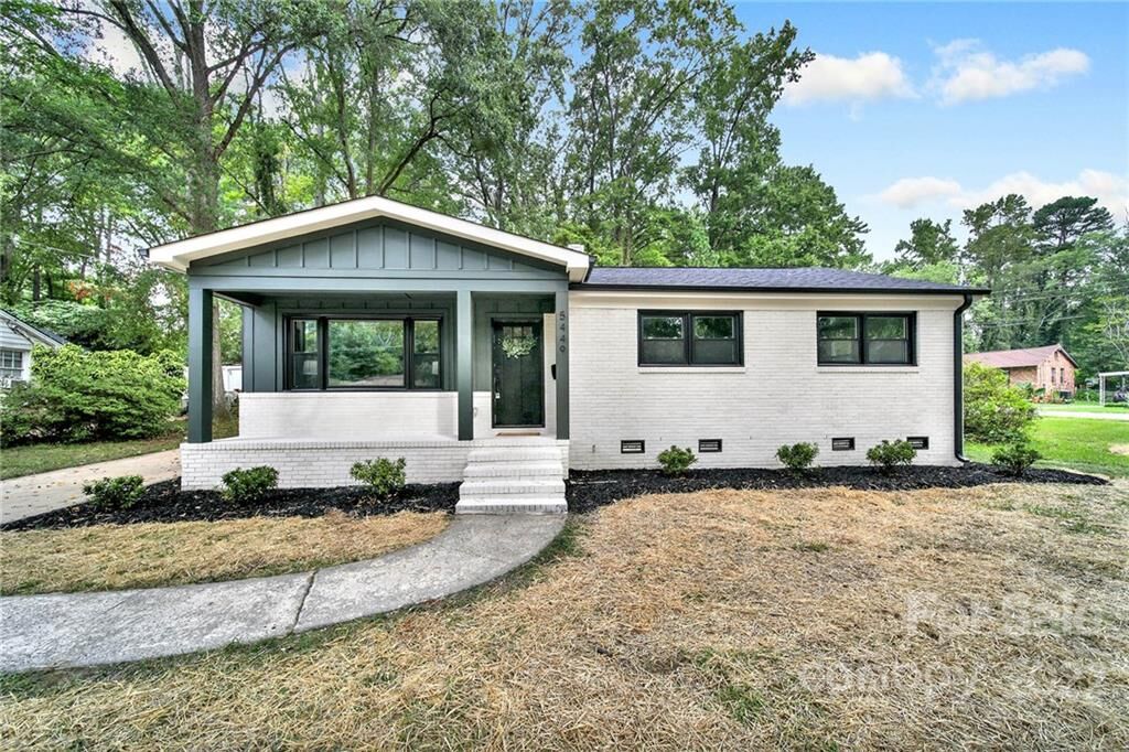 Property Photo: 5449 Kinsale Lane NC 28215