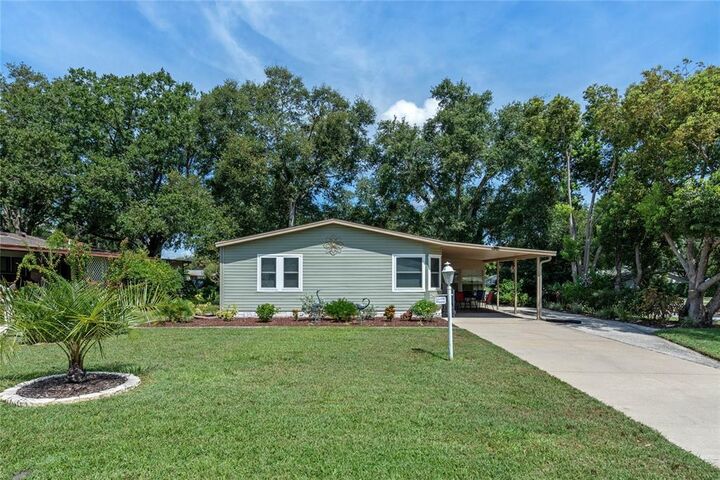 Property Photo: 25213 Bellevue FL 34748