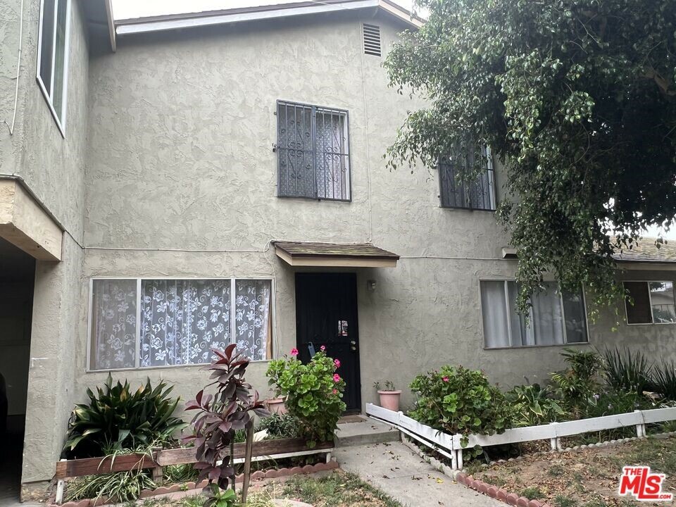 Property Photo:  2720 El Dorado Avenue C  CA 93033 