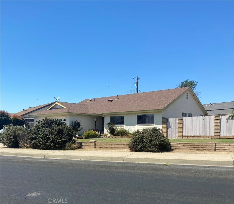 Property Photo:  625 E McElhany Avenue  CA 93454 