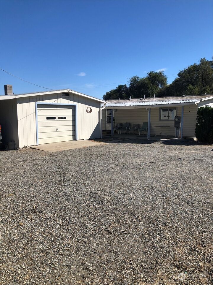 Property Photo: 1535 2nd Avenue N WA 98840