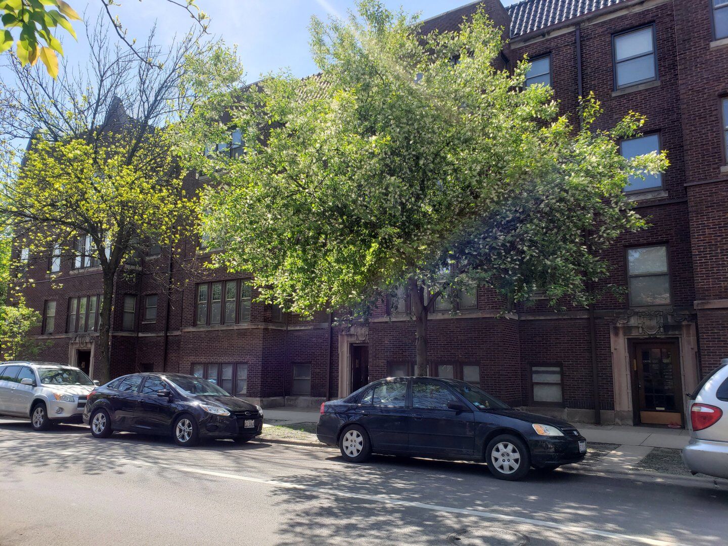 Property Photo: 1309 W Roscoe Street 2 IL 60657
