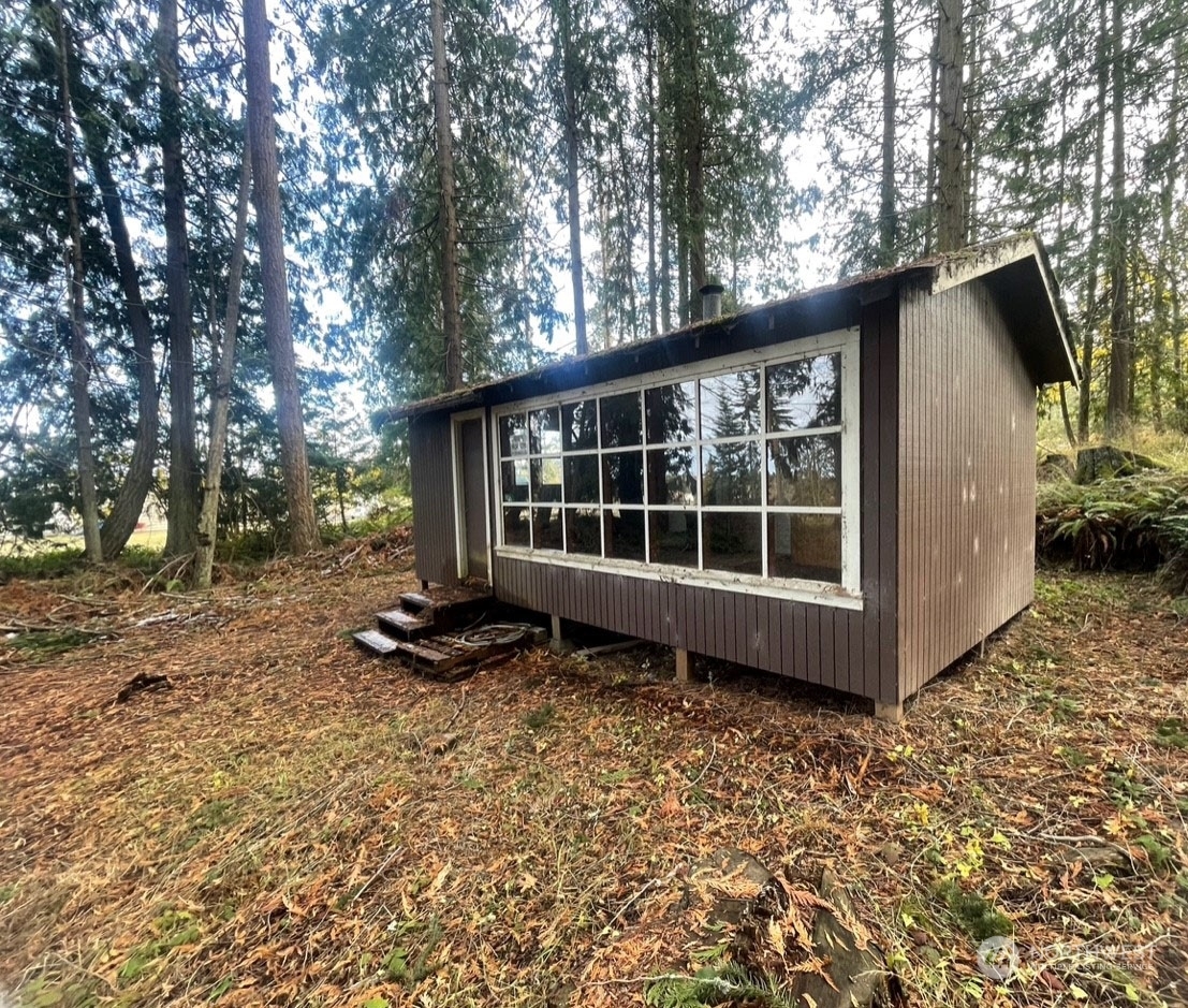 Property Photo:  406 Roupe Road  WA 98382 