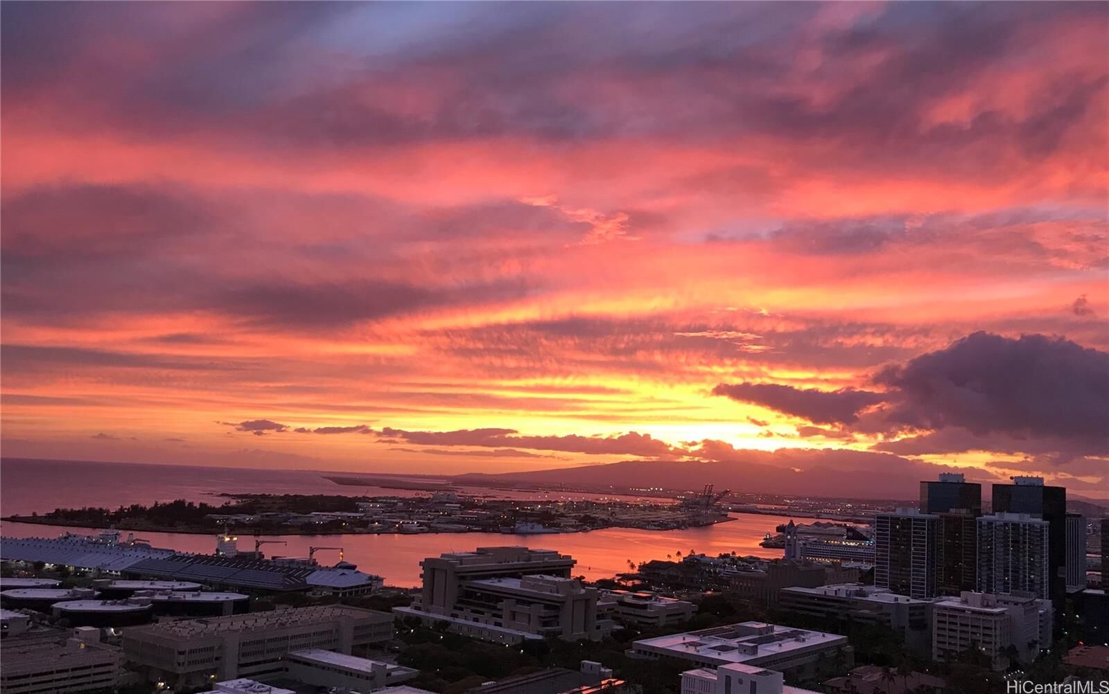 Property Photo:  600 Queen Street 3301  HI 96813 