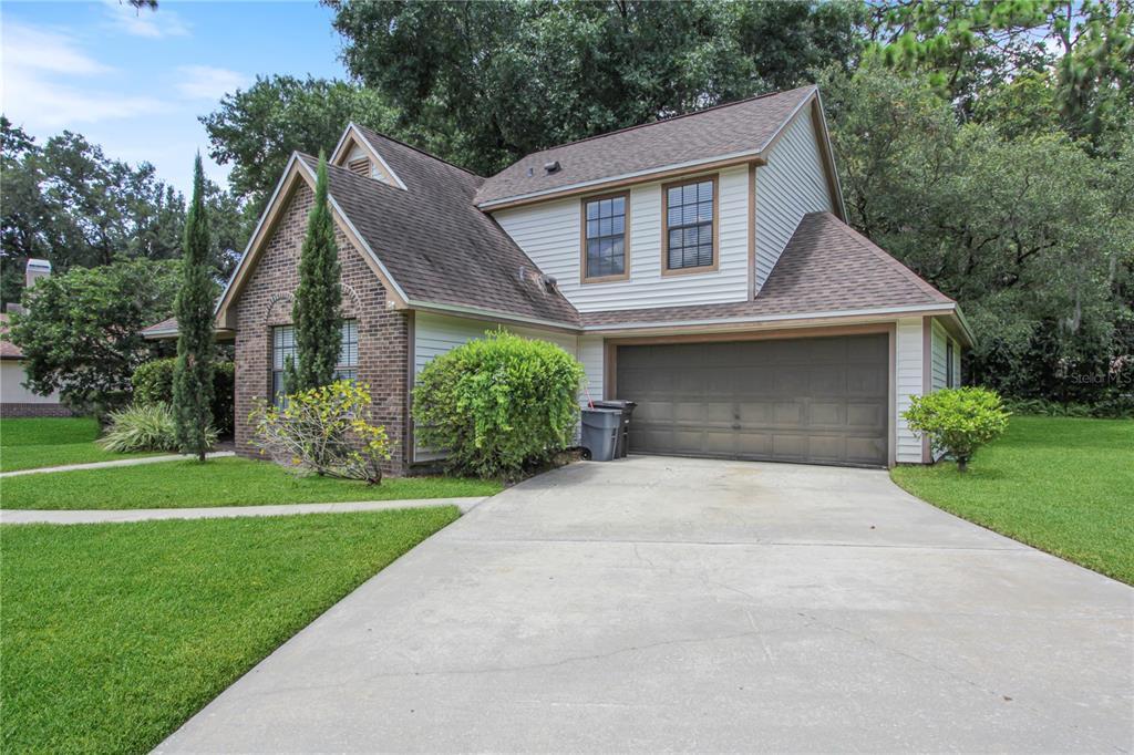 Property Photo: 892 Oak Leaf Court FL 32714