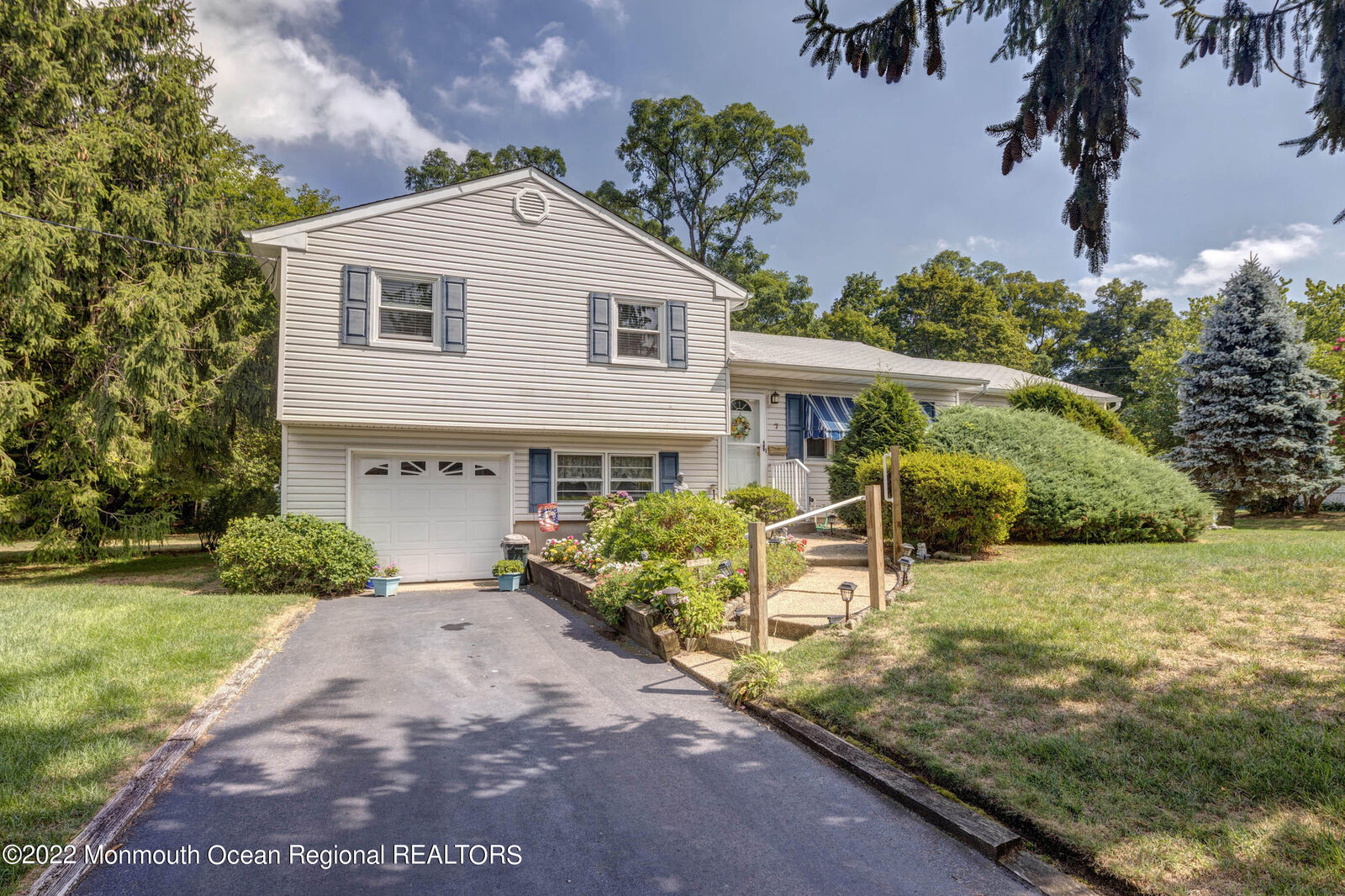 Property Photo:  7 Nautilus Drive  NJ 07737 