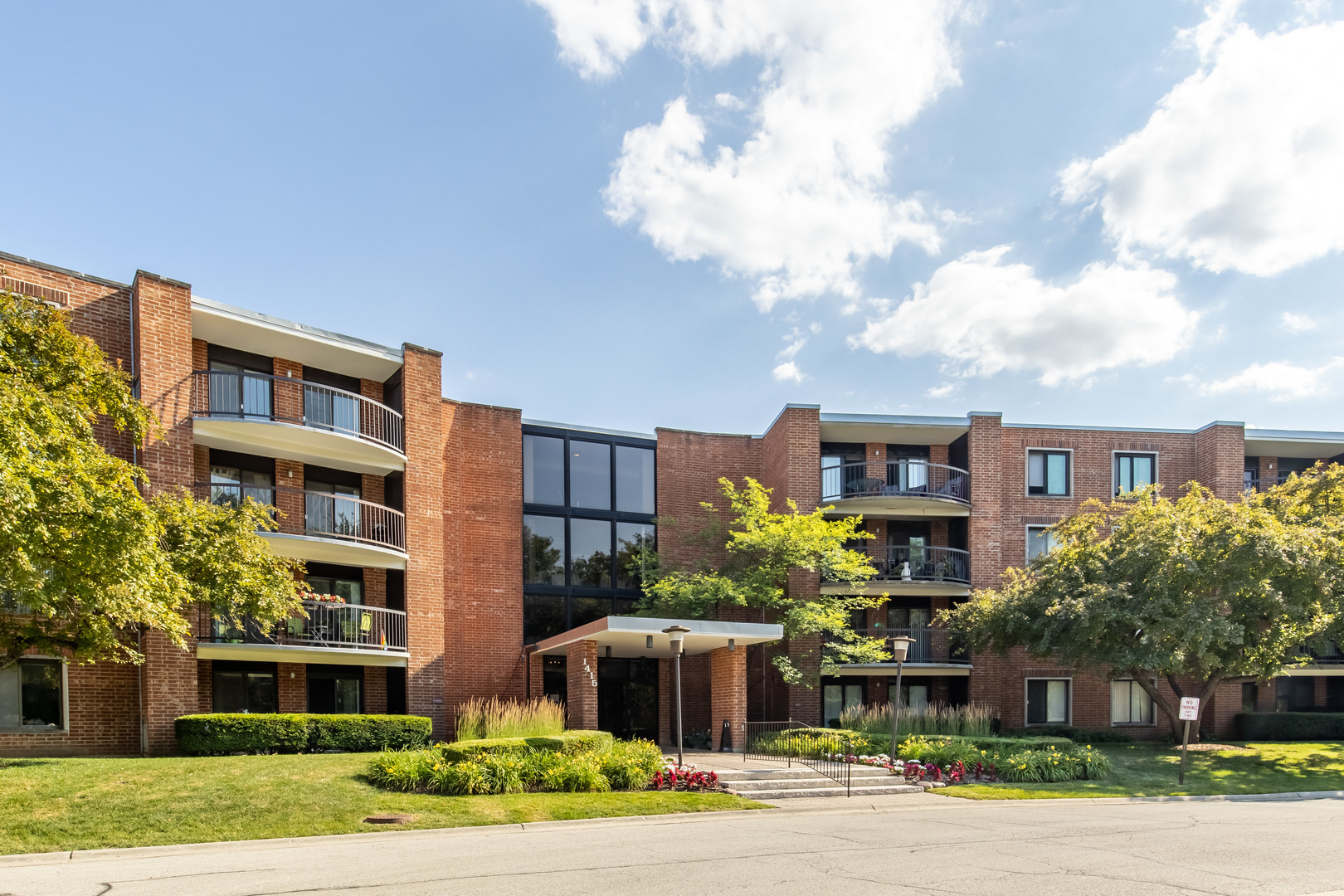 Property Photo: 1415 E Central Road 316B IL 60005