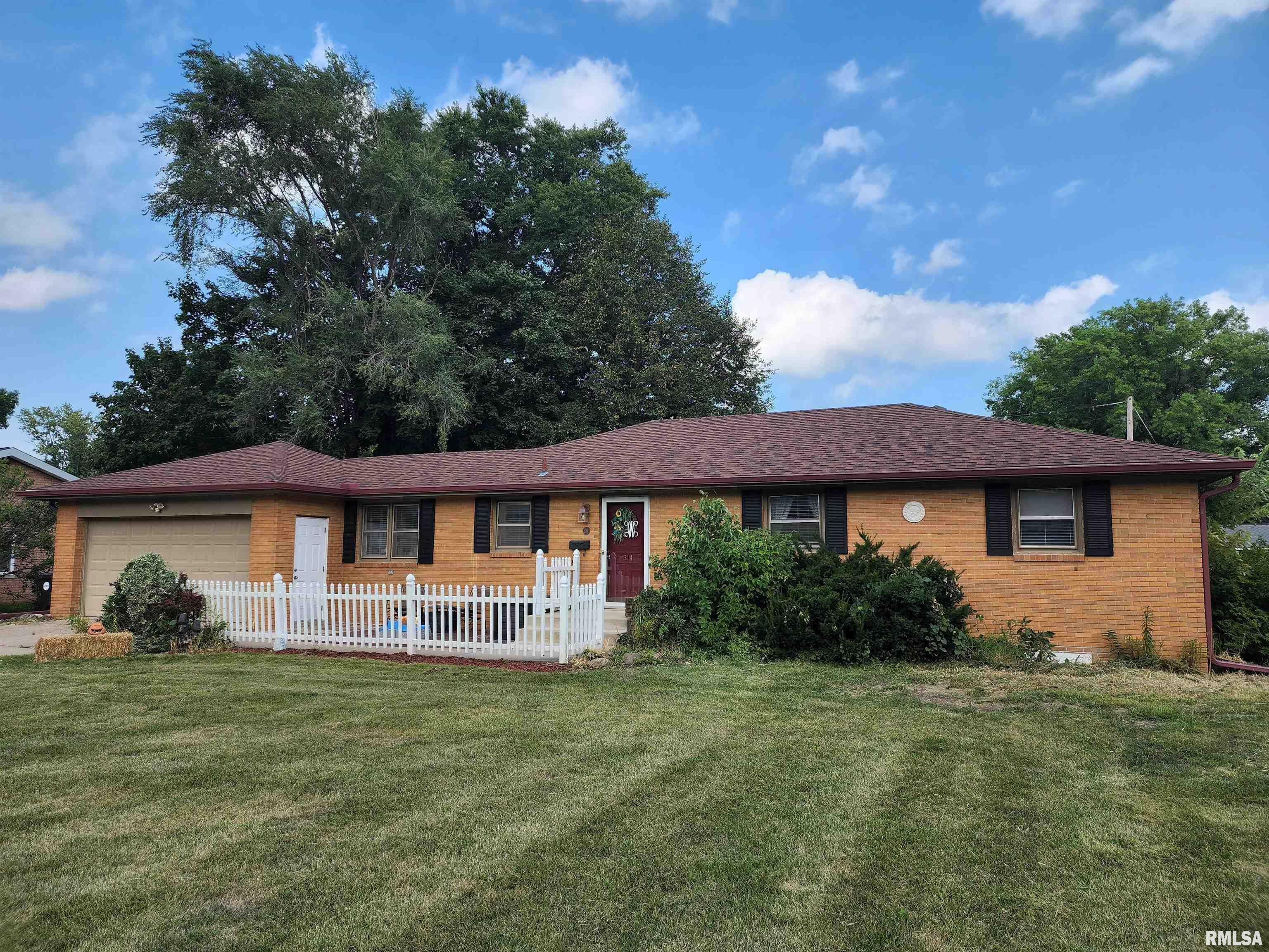 Property Photo:  314 S Indiana  IL 61550 