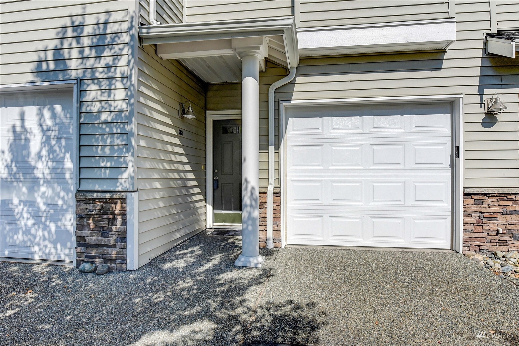 Property Photo:  1855 Trossachs Boulevard SE 805  WA 98075 