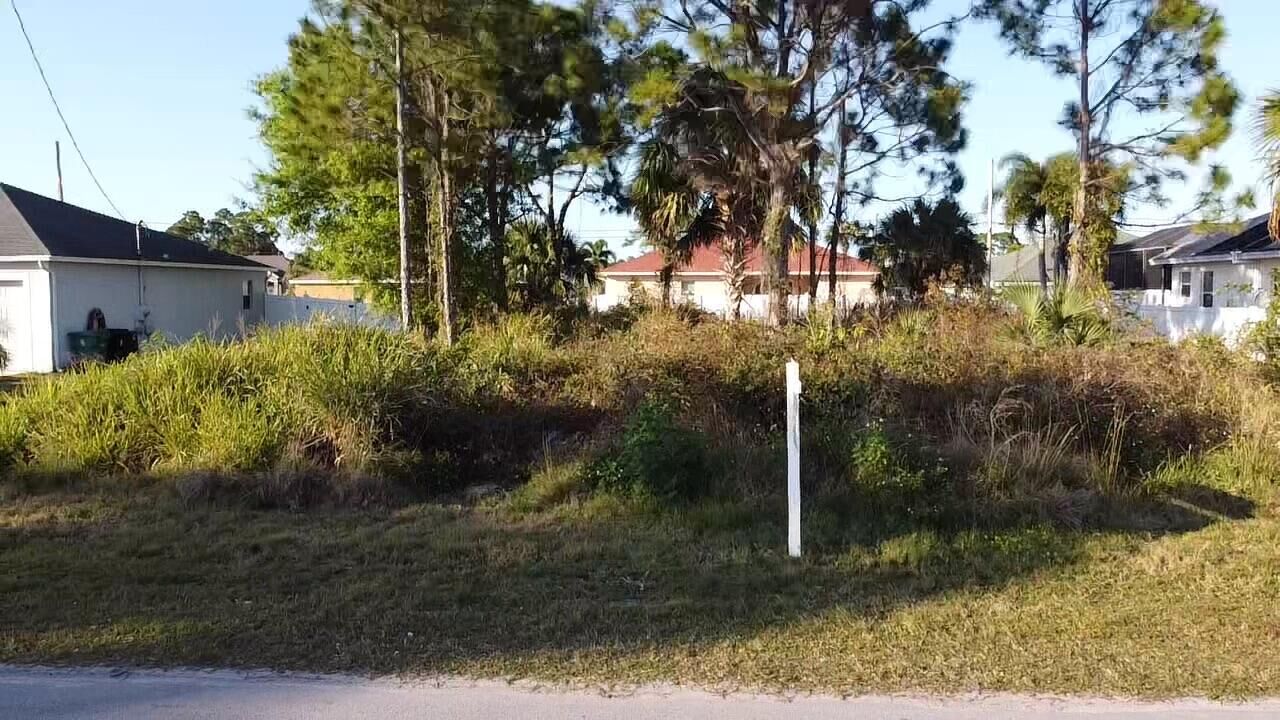 Property Photo: 1233 SW Medina Avenue FL 34953