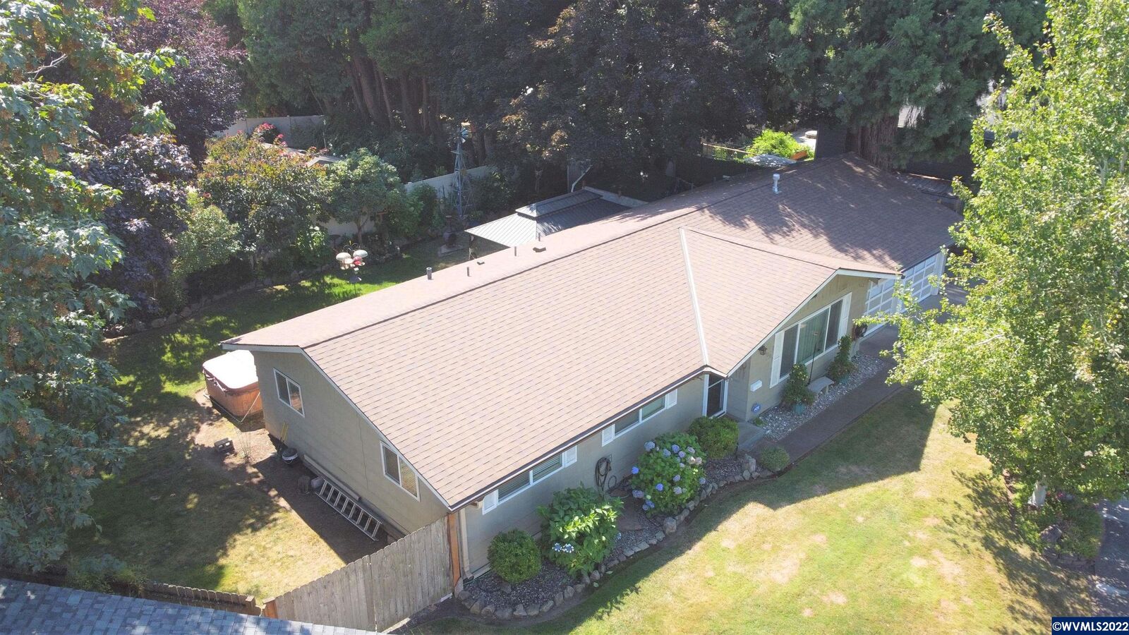 Property Photo: 4928 Shoreline Lp OR 97303