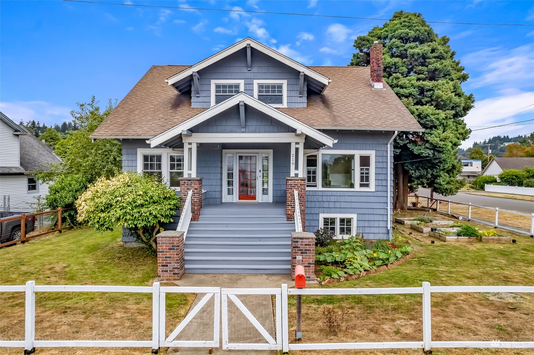 Property Photo:  219 L Street  WA 98550 