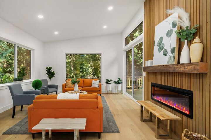 House for sale in Issaquah: 890 Wildwood Boulevard SW, Issaquah, WA 98027, image size:1600x1067