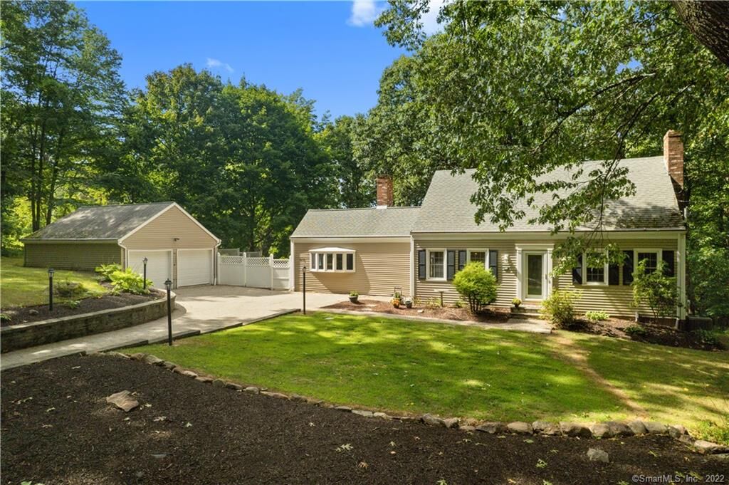 Property Photo:  512 Kelsey Street  CT 06457 