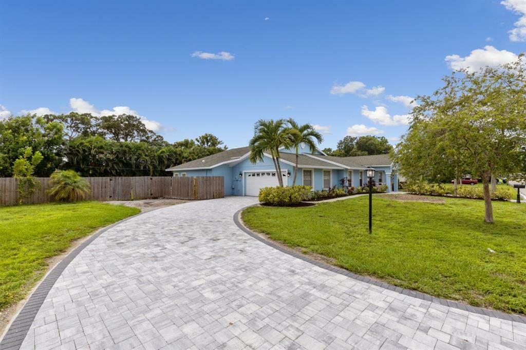 Property Photo:  5705 10th Avenue Drive W  FL 34209 