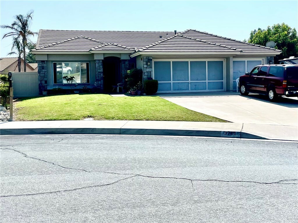 Property Photo:  3749 N Sweet Leaf Avenue  CA 92377 