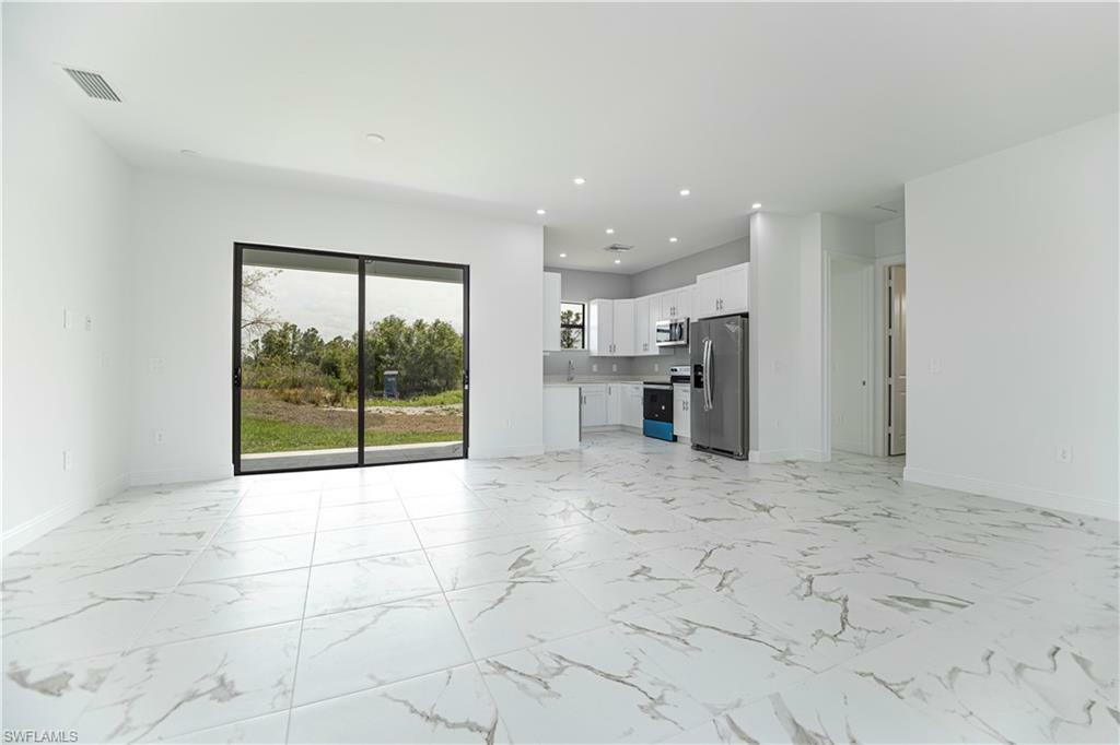 Property Photo: 4218 62nd Ave NE FL 34120