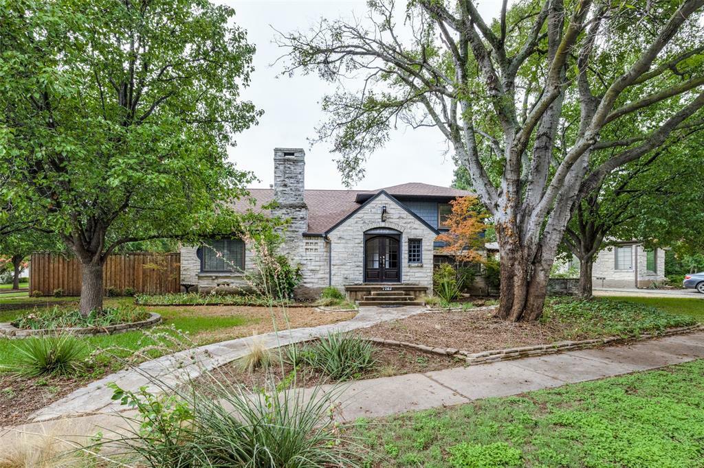 Property Photo: 2202 Lawndale Drive TX 75211